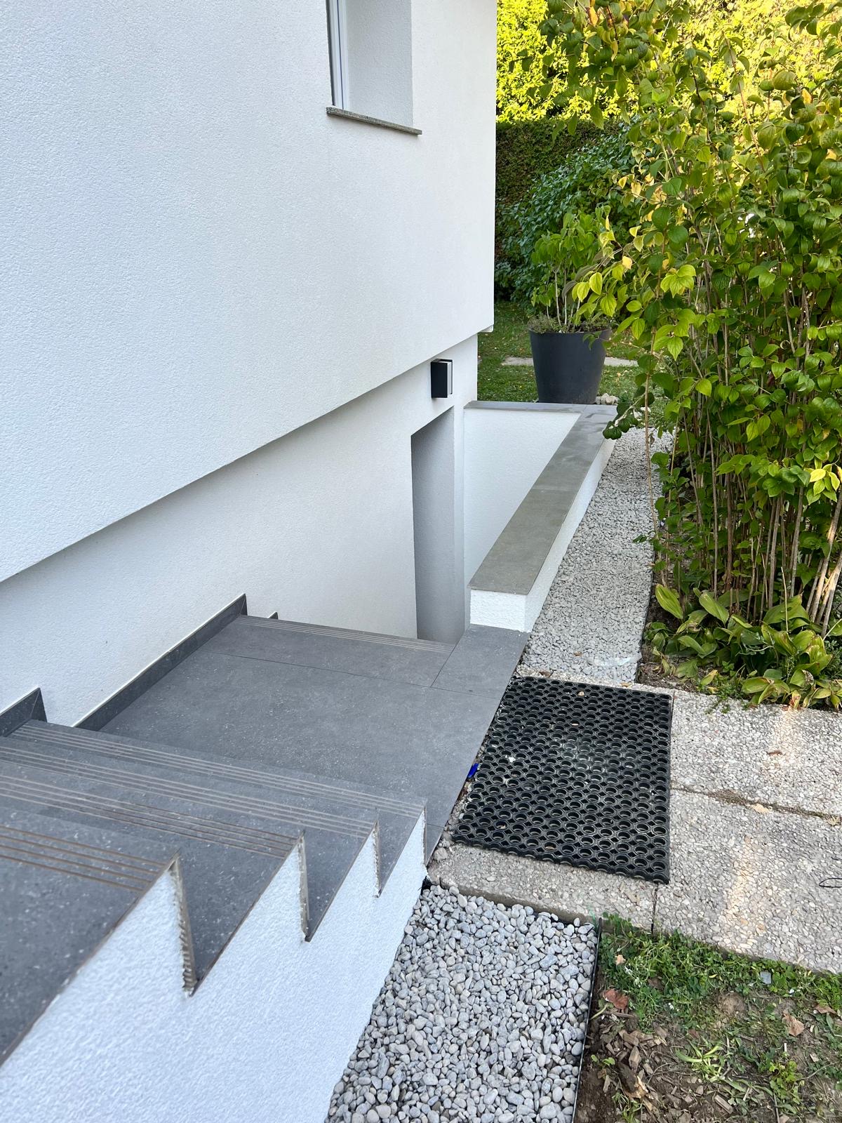 Escaliers latéraux